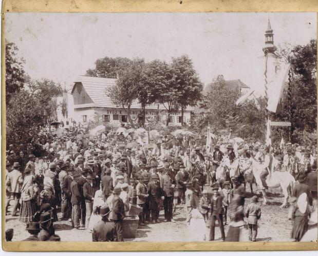 Fotografie slavností k oslavě 100. výročí narození Františka Palackého v Hodslavicích, 1898, Muzeum Novojičínska