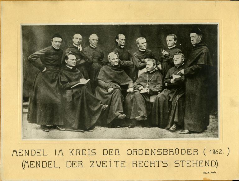 Augustiniáni z kláštera ve Starém Brně, 1862, G. J. Mendel stojí jako druhý zprava, Mendelianum – Moravské zemské muzeum